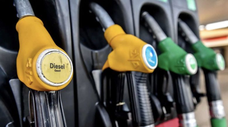 Fragmentan la provisión de gasoil a no más de 50 litros por persona