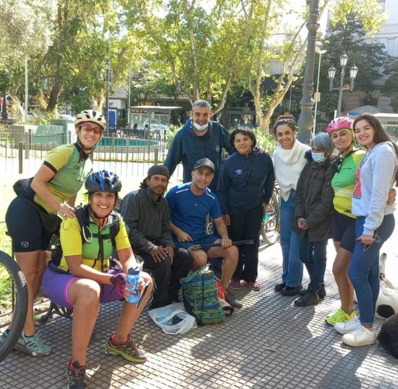  Río Cuarto ayudó a seguir a un cliclista que en su recorrido por Sudamérica fue despojado de todo