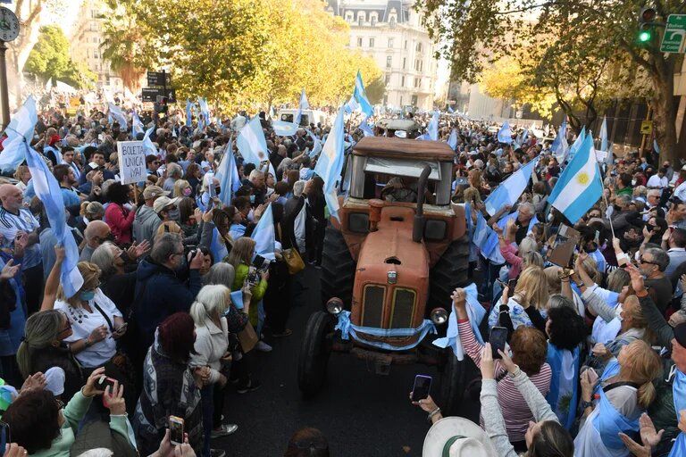 El campo alzó su voz en una marcha multitudinaria: severa crítica al Gobierno y mensaje al conjunto de la clase política