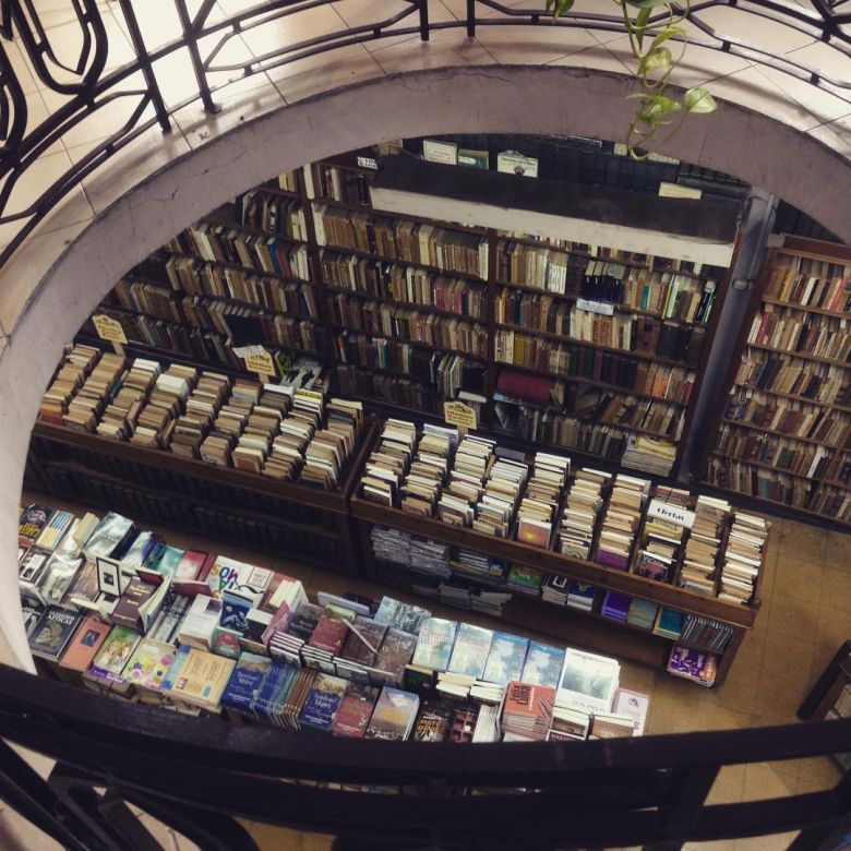 La Mañana del Limón dialogó con el dueño de la librería donde nació la Patria