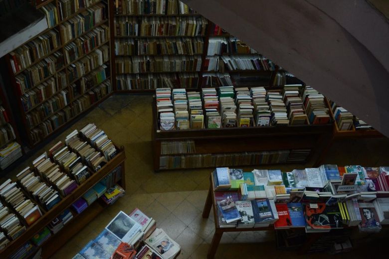 La Mañana del Limón dialogó con el dueño de la librería donde nació la Patria