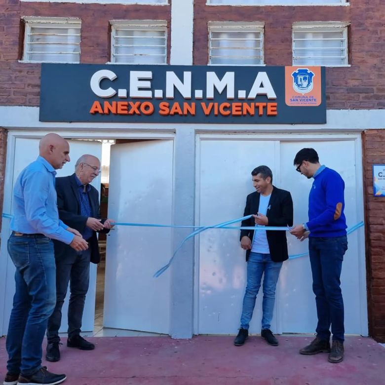 Es jefe comunal, inauguró un CENMA, y se anotó para terminar sus estudios