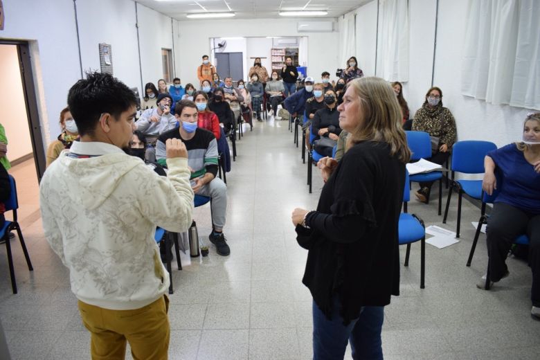 Comunicación Inclusiva: comenzó el Curso de Lengua de Señas