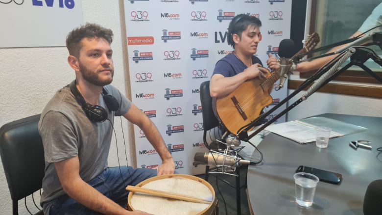 Acústico de los viernes con Nahuel Carrasco, acompañado por Juan Cruz Alcoba