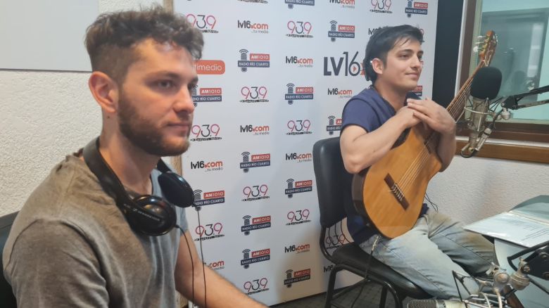 Acústico de los viernes con Nahuel Carrasco, acompañado por Juan Cruz Alcoba