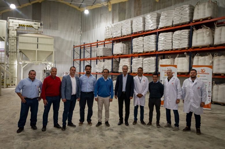 Más producción y trabajo: Llamosas acompañó a Grupo Alimenticio en la ampliación de su planta