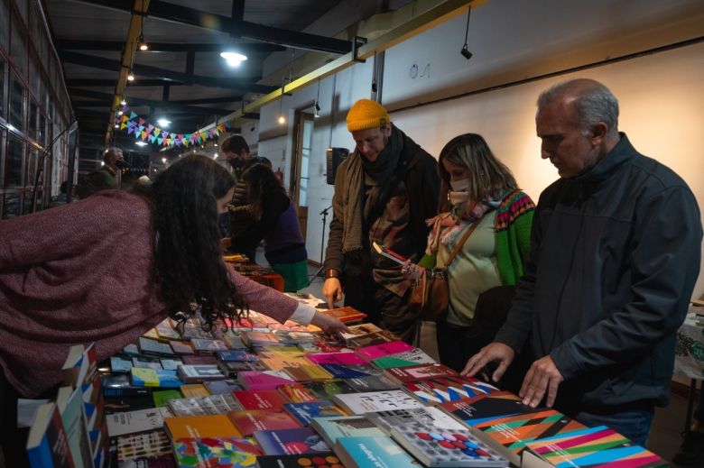 Editoriales independientes de todo el país exhibieron sus producciones en la 8va Feria Federal realizada en la ciudad