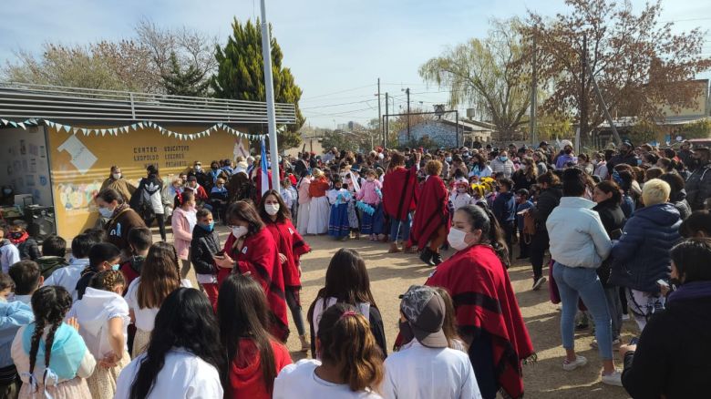 Volvió el desfile de carros y delegaciones gauchas organizado por el Leopoldo Lugones