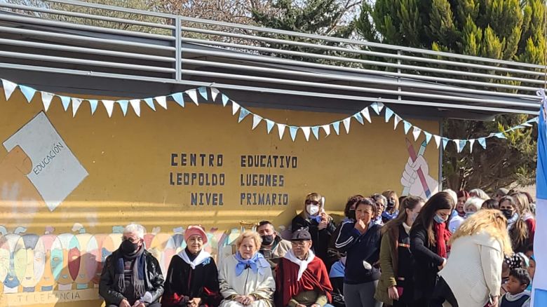 Volvió el desfile de carros y delegaciones gauchas organizado por el Leopoldo Lugones