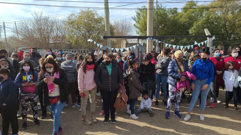 Volvió el desfile de carros y delegaciones gauchas organizado por el Leopoldo Lugones