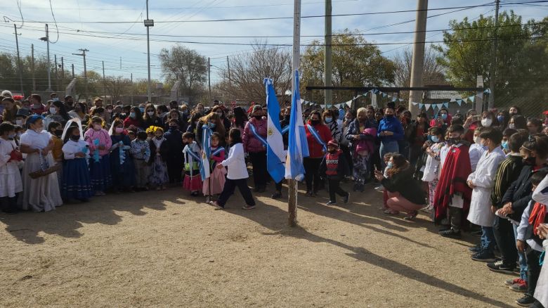 Volvió el desfile de carros y delegaciones gauchas organizado por el Leopoldo Lugones