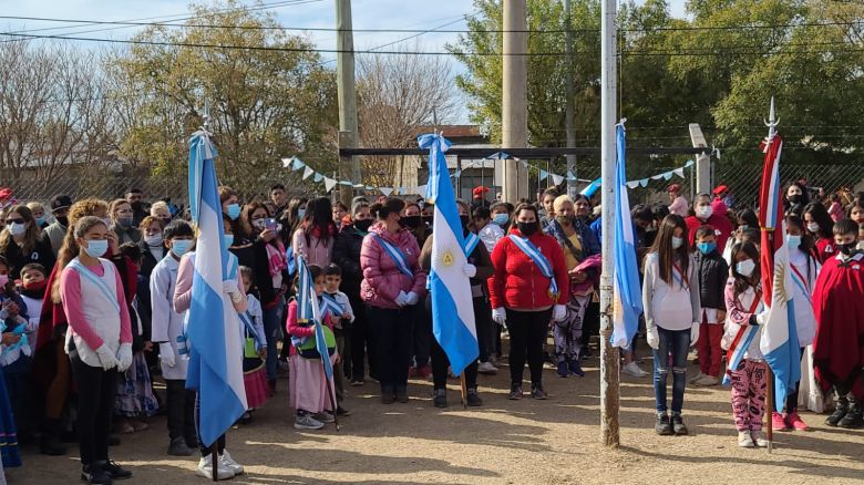 Volvió el desfile de carros y delegaciones gauchas organizado por el Leopoldo Lugones