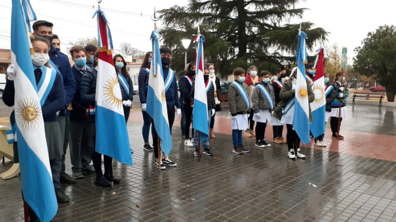 Las Higueras realizó el desfile cívico-militar del 25 de Mayo