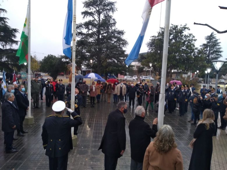 Las Higueras realizó el desfile cívico-militar del 25 de Mayo