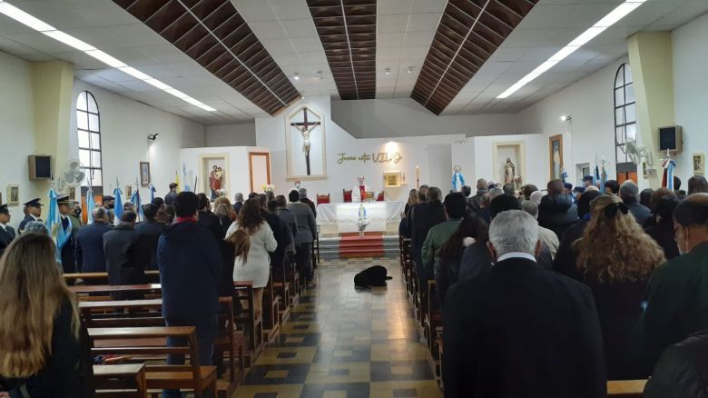 Las Higueras realizó el desfile cívico-militar del 25 de Mayo