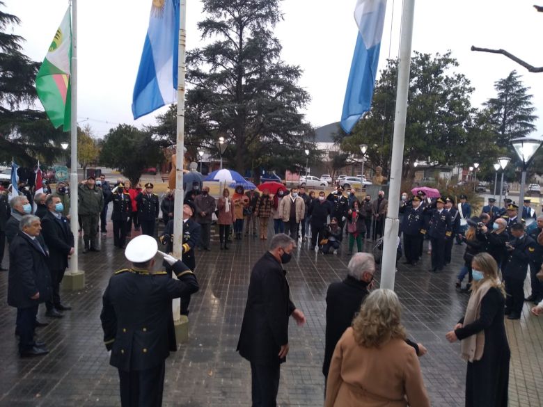 Las Higueras realizó el desfile cívico-militar del 25 de Mayo