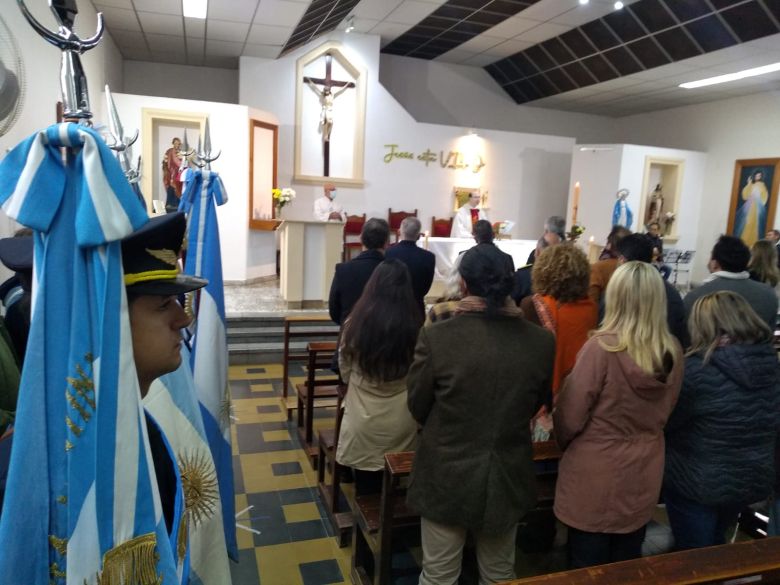 Las Higueras realizó el desfile cívico-militar del 25 de Mayo