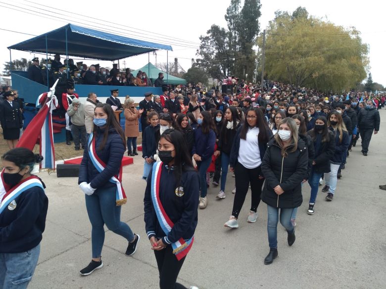 Las Higueras realizó el desfile cívico-militar del 25 de Mayo