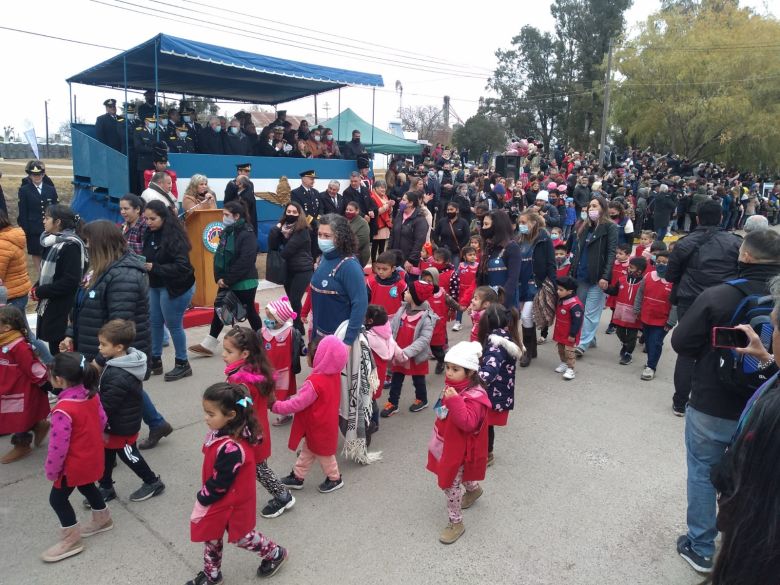 Las Higueras realizó el desfile cívico-militar del 25 de Mayo