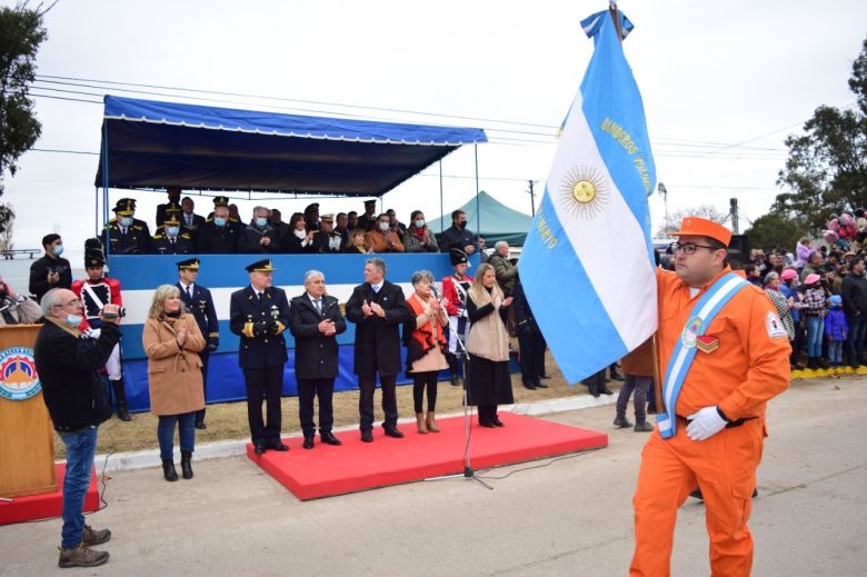 Las Higueras realizó el desfile cívico-militar del 25 de Mayo