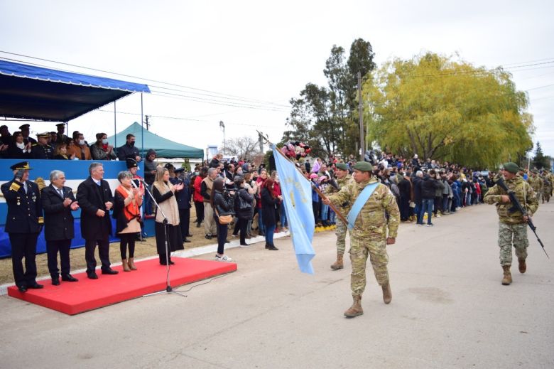 Las Higueras realizó el desfile cívico-militar del 25 de Mayo