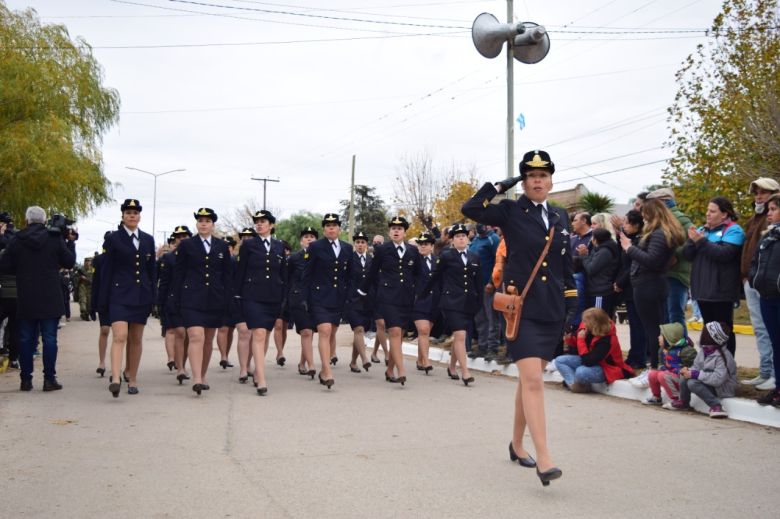 Las Higueras realizó el desfile cívico-militar del 25 de Mayo