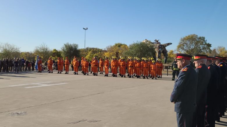 Llamosas encabezó el acto de Bomberos: apoyó a la institución para que tenga una base en Banda Norte