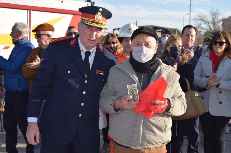 Llamosas encabezó el acto de Bomberos: apoyó a la institución para que tenga una base en Banda Norte