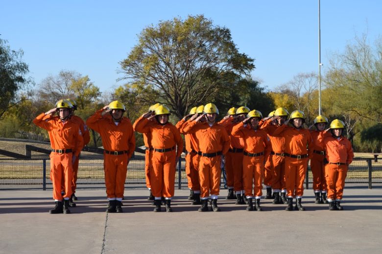 Llamosas encabezó el acto de Bomberos: apoyó a la institución para que tenga una base en Banda Norte