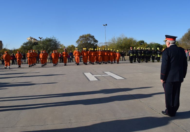 Llamosas encabezó el acto de Bomberos: apoyó a la institución para que tenga una base en Banda Norte