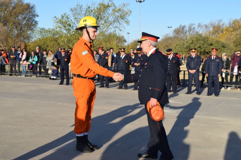 Llamosas encabezó el acto de Bomberos: apoyó a la institución para que tenga una base en Banda Norte