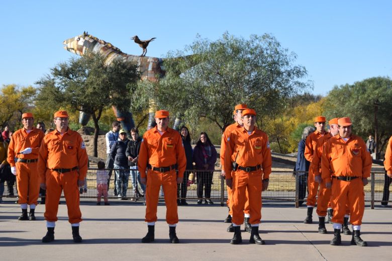 Llamosas encabezó el acto de Bomberos: apoyó a la institución para que tenga una base en Banda Norte