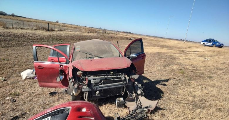 Volcó un auto en la entrada de Alcira Gigena