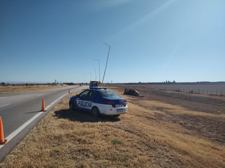 Volcó un auto en la entrada de Alcira Gigena