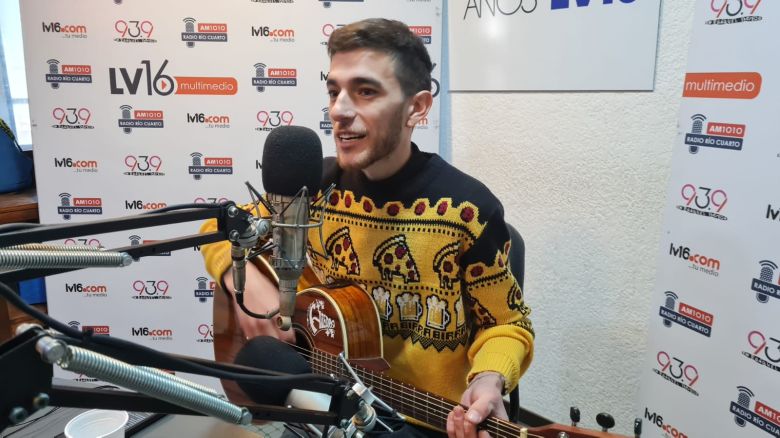 Diego Oyola, "Piel Almendra", en el acústico del viernes 