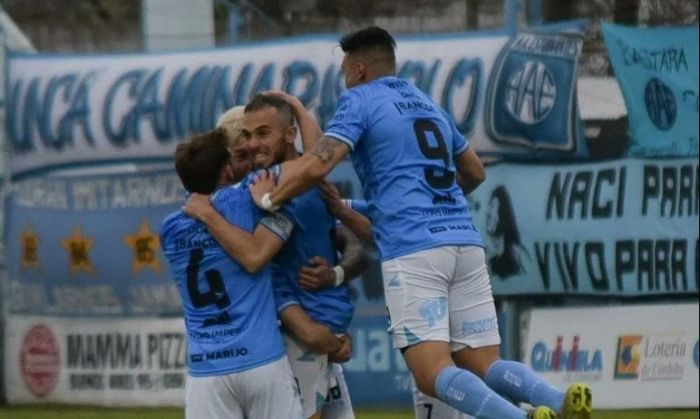 Estudiantes calentó la tarde con una goleada 