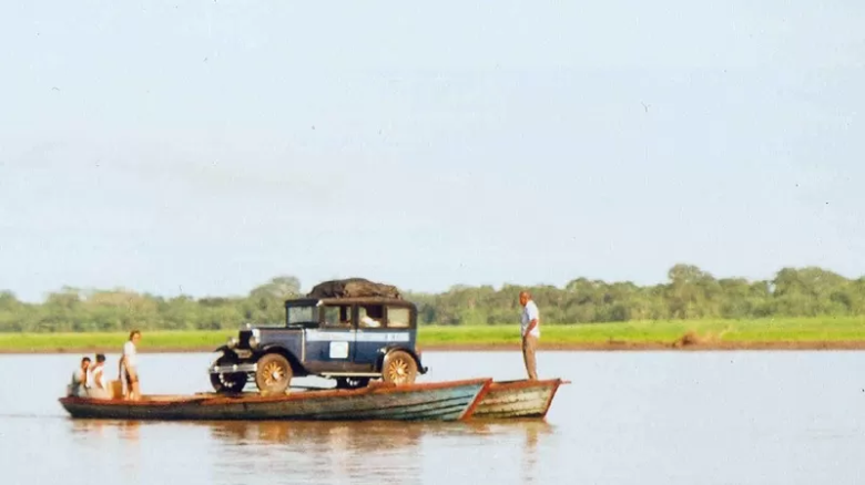 La familia argentina que recorrió el mundo durante 22 años en un auto de 1928