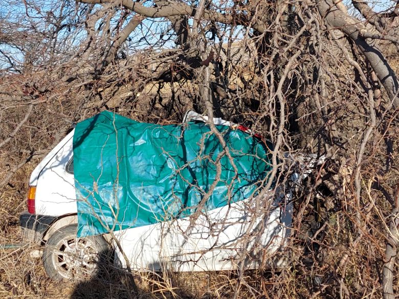 Un hombre murió al impactar con un árbol