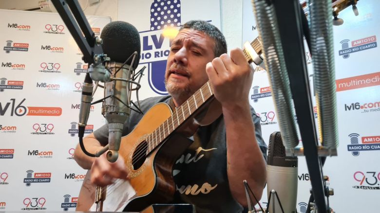 Carlos Toro, en un acústico muy especial, a puro folklore