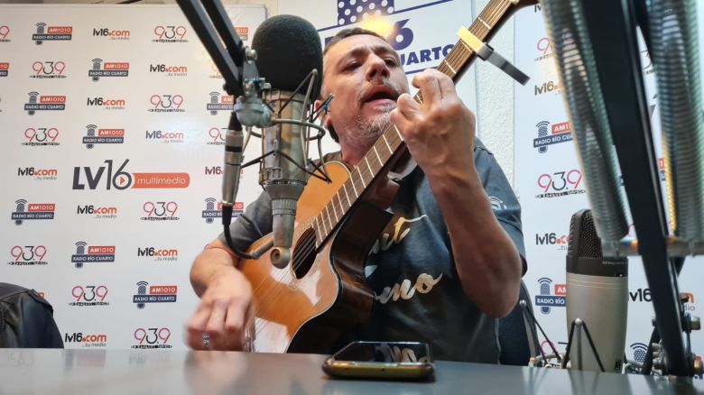 Carlos Toro, en un acústico muy especial, a puro folklore