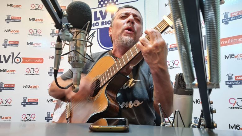 Carlos Toro, en un acústico muy especial, a puro folklore