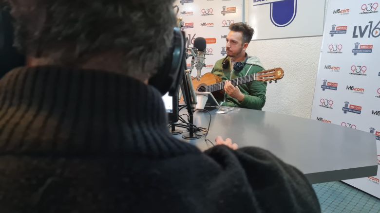 Juan Darze y su trova, en el acústico del viernes 