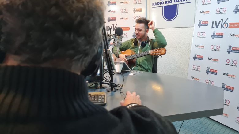 Juan Darze y su trova, en el acústico del viernes 