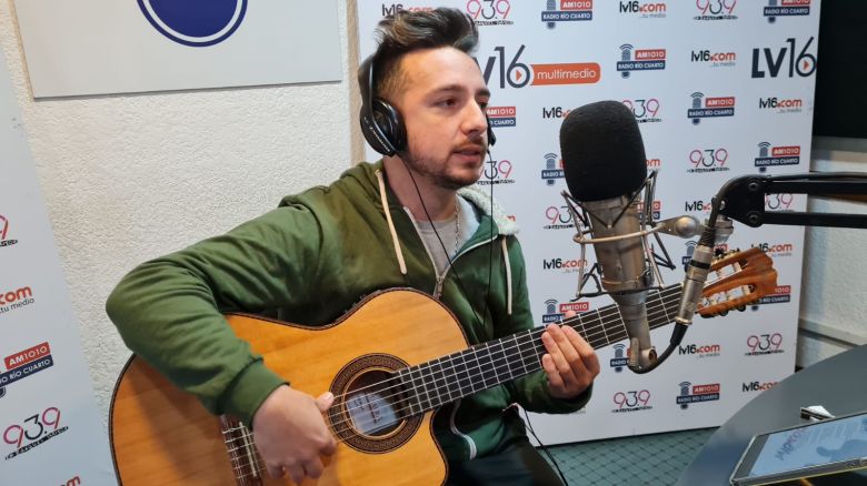 Juan Darze y su trova, en el acústico del viernes 