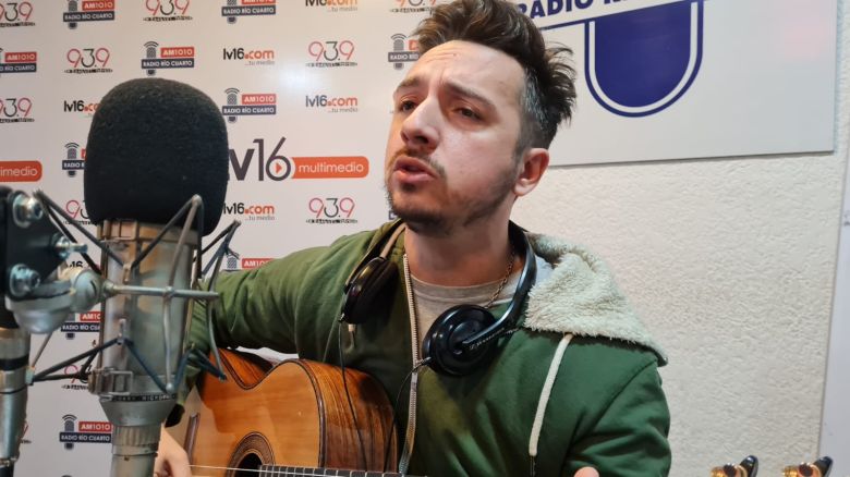 Juan Darze y su trova, en el acústico del viernes 