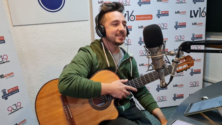 Juan Darze y su trova, en el acústico del viernes 