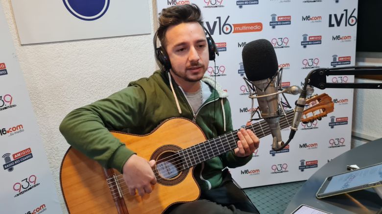 Juan Darze y su trova, en el acústico del viernes 