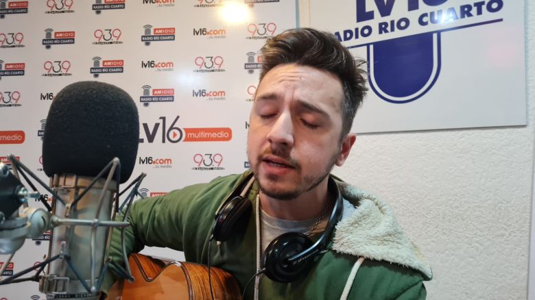 Juan Darze y su trova, en el acústico del viernes 