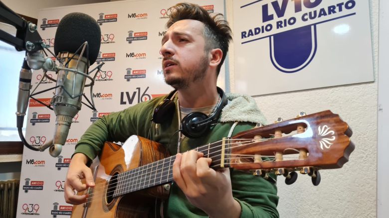 Juan Darze y su trova, en el acústico del viernes 