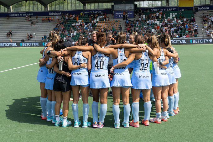 Las Leonas comenzaron con goleada